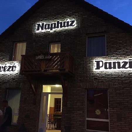 Bed and Breakfast Naphaz Panzio Tiszafüred Exteriér fotografie
