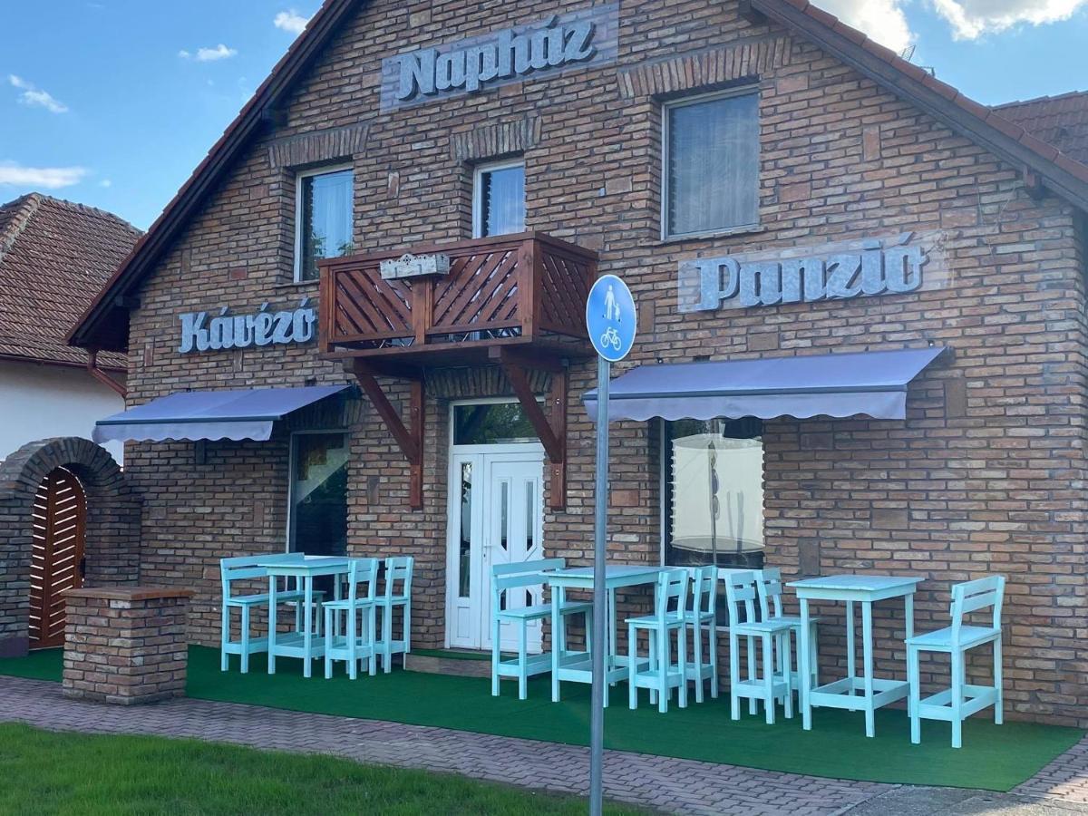 Bed and Breakfast Naphaz Panzio Tiszafüred Exteriér fotografie